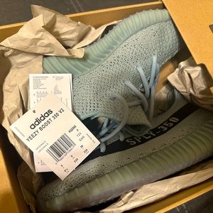 Yeezy 350 V2